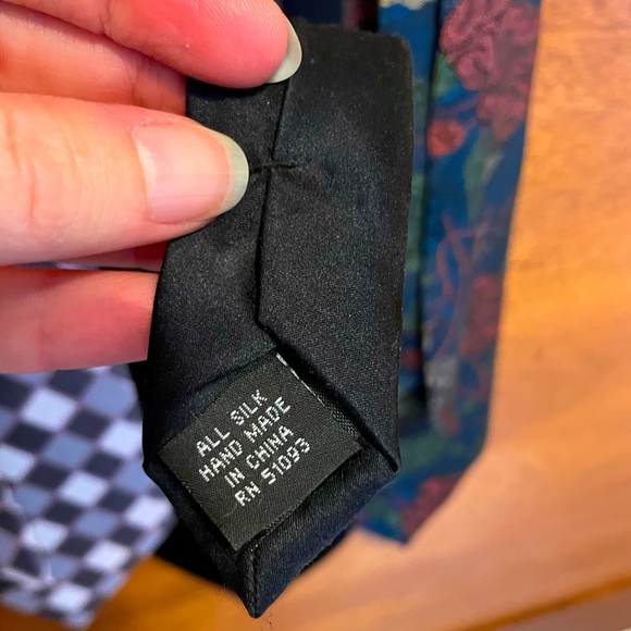 3 Men’s Ties Floral, Checkered, and Solid Black - Picture 7 of 14